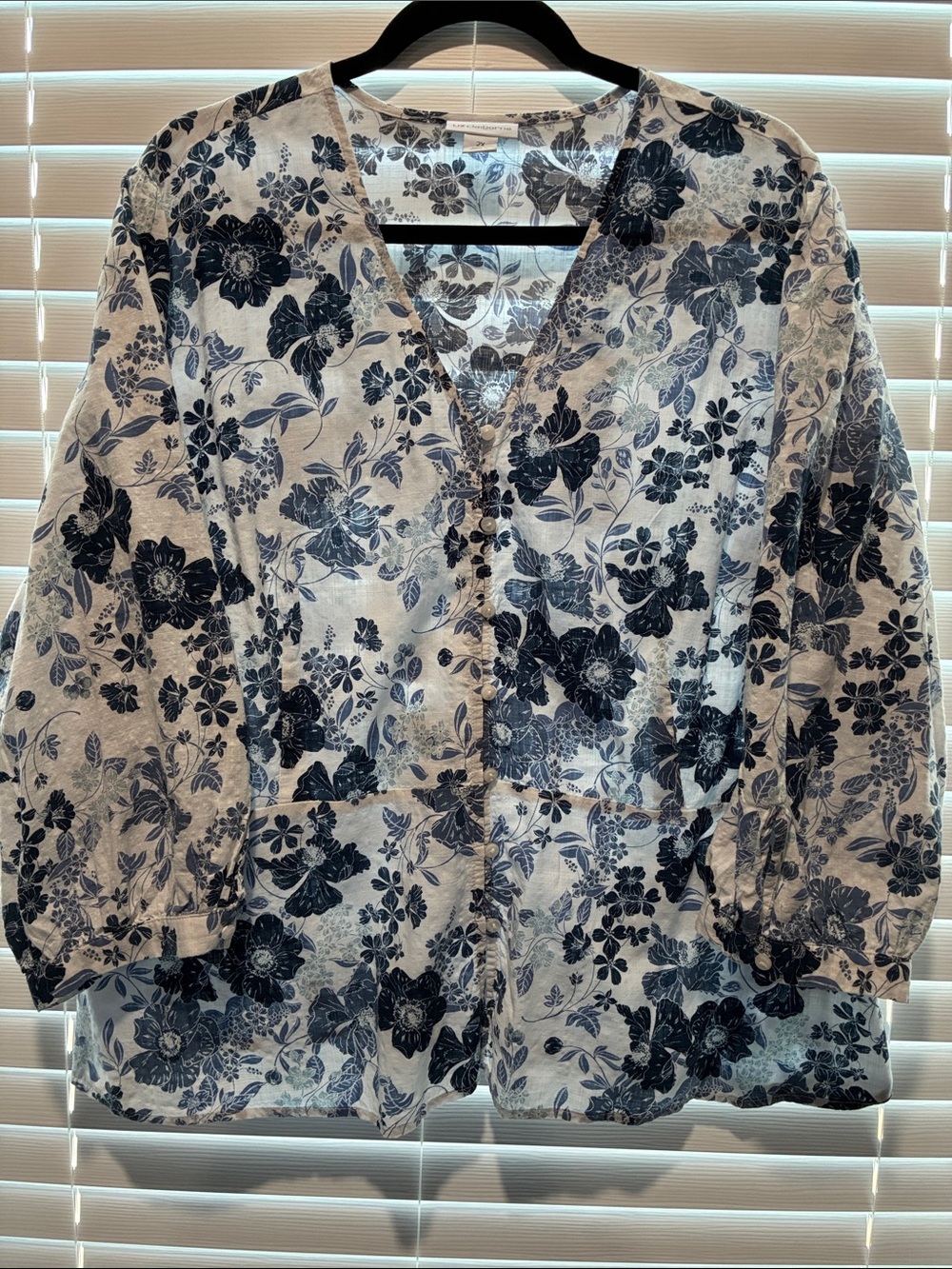 Liz Claiborne White and Navy Floral V-Neck Blouse